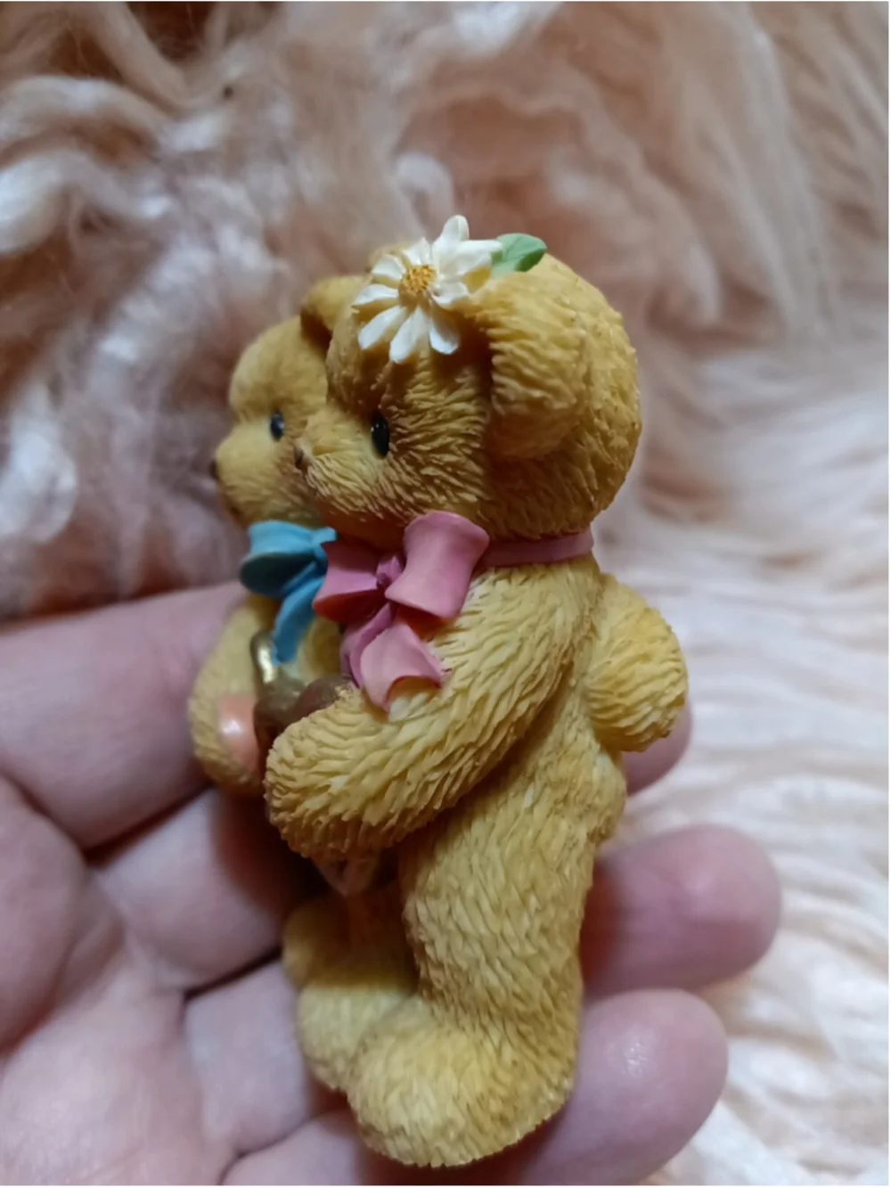 Cherished Teddies, Female & Male Bear Holding Golden Heart 1999 Pink Bow Daisy